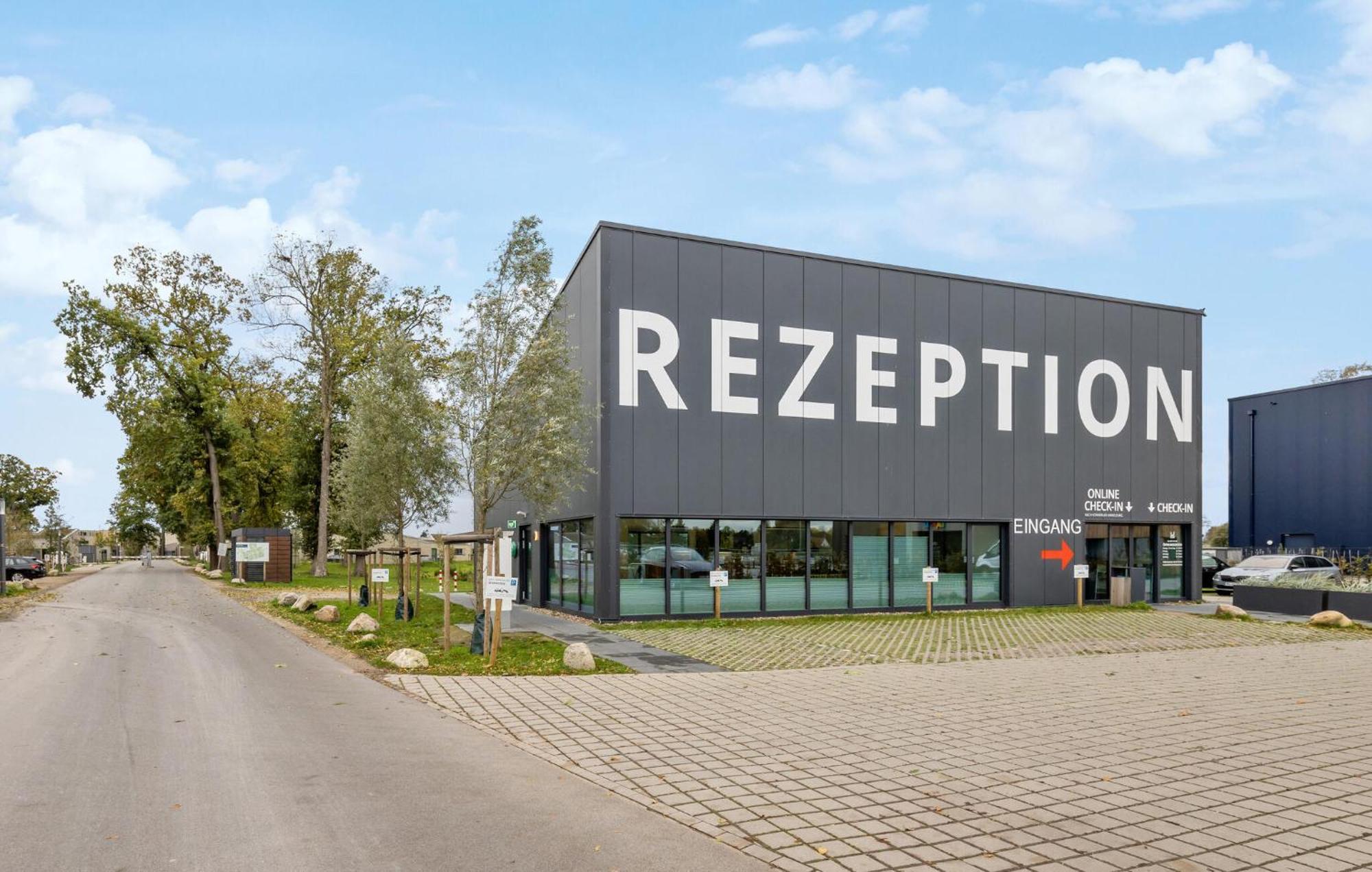 Amazing Home In Lembruch-Duemmer See With Kitchen Exterior foto